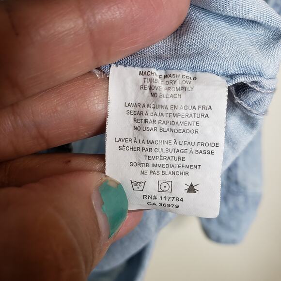 Rails| Carter Light Vintage Polka Dot Chambray - Picture 11 of 13